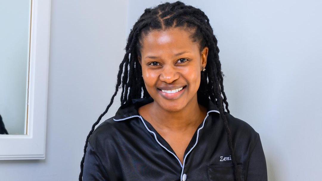 Zenande Mfenyana (Bonté dans la serie La reine).