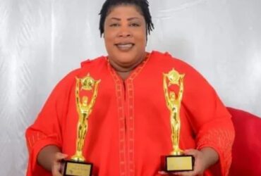 Carrière Bleu Brigitte Agbré