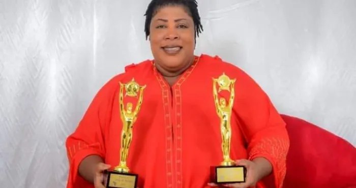 Carrière Bleu Brigitte Agbré