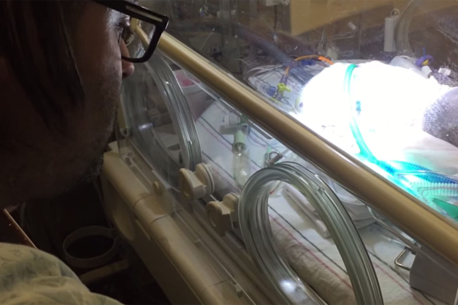 père tµe son bébé