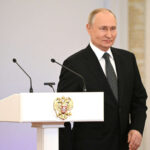 Le président russe, Vladimir Poutine, dans la salle Saint-Georges du Kremlin, à Moscou, le 8 décembre 2023. SPUTNIK / VIA REUTERS Vladimir Poutine annonce une Maison russe en Angola en 2024