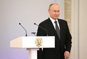 Le président russe, Vladimir Poutine, dans la salle Saint-Georges du Kremlin, à Moscou, le 8 décembre 2023. SPUTNIK / VIA REUTERS Vladimir Poutine annonce une Maison russe en Angola en 2024