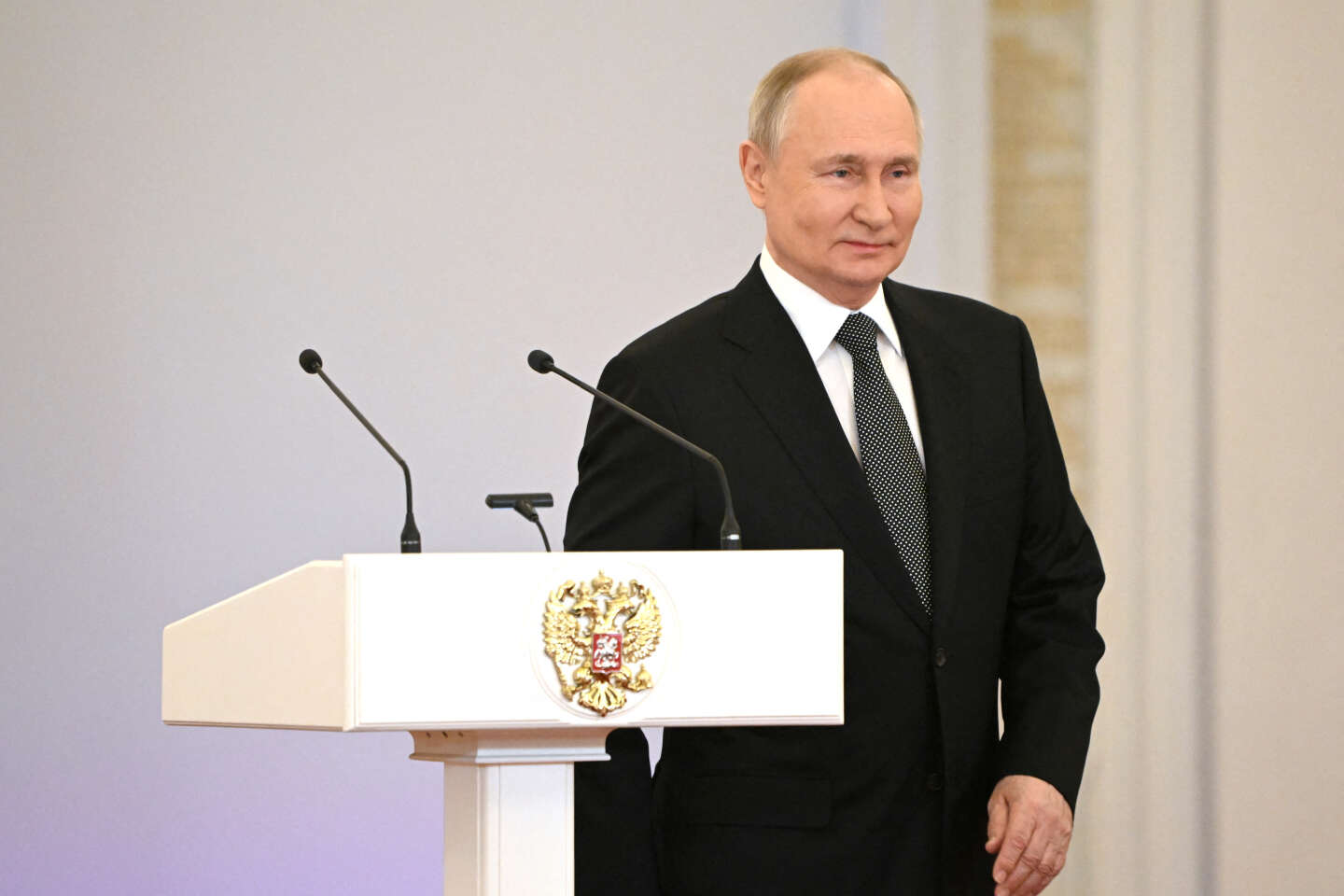 Le président russe, Vladimir Poutine, dans la salle Saint-Georges du Kremlin, à Moscou, le 8 décembre 2023. SPUTNIK / VIA REUTERS Vladimir Poutine annonce une Maison russe en Angola en 2024