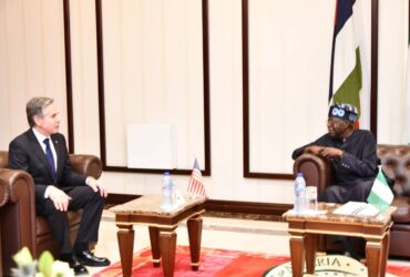 President Bola Tinubu receives US Secretary of State, Antony Blinklen during his visit to Nigeria's presidential Villa Abuja on Tuesday. Credit: State House. Blinken rencontre Tinubu, un fonds de sécurité de 45 millions de dollars pour le Nigeria,
