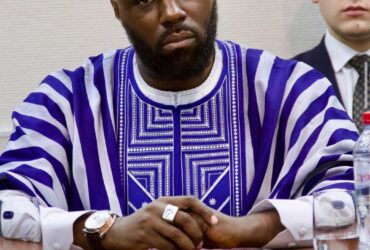 Kemi Seba brûle son passeport français