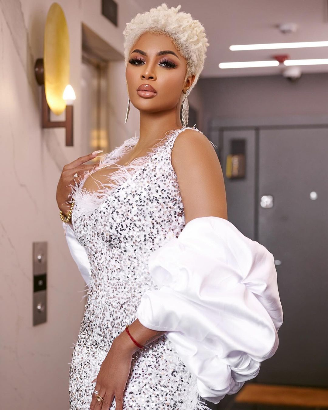 Francis Mvemba et Coco Emilia annoncent leur mariage religieux @instagram