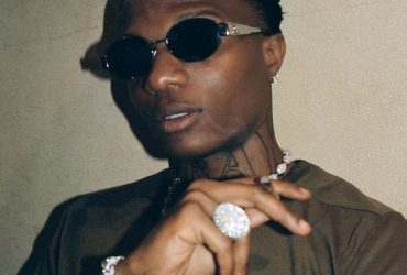 Wizkid Remercié par l’Équipe de Bob Marley après la Victoire de l’Album “One Love” aux Grammy Awards