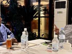 Exclusif: Aliko Dangote reçoit Burna Boy pour un dîner de l'Iftar
