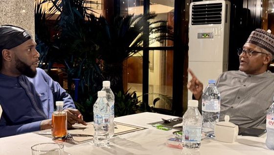 Exclusif: Aliko Dangote reçoit Burna Boy pour un dîner de l'Iftar