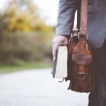 La rancune : un fardeau inutile à abandonner selon la Bible freepik