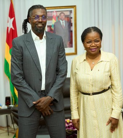 Sheyi Emmanuel Adebayor rencontre la Première ministre Victoire Dogbé : Un moment historique pour le Togo