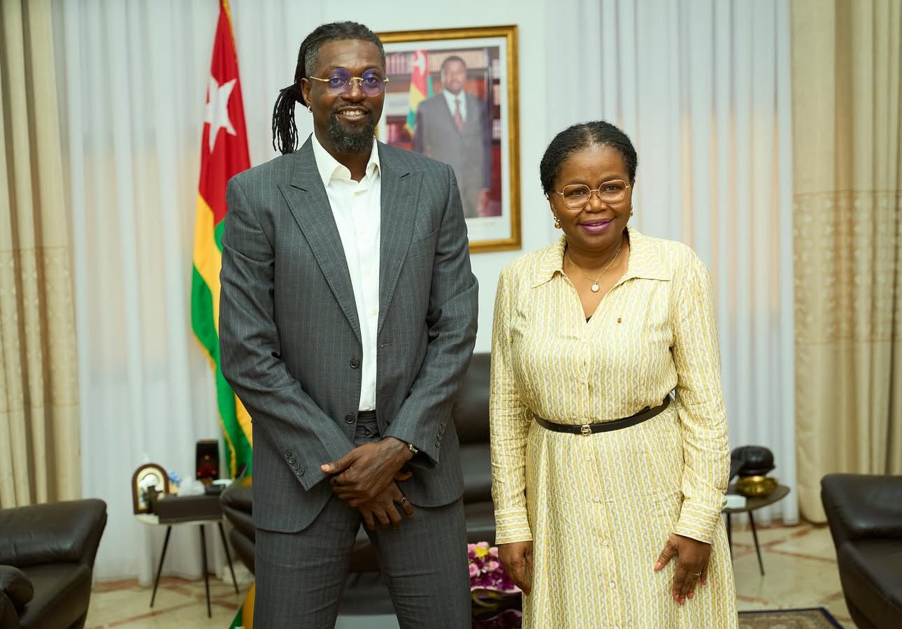 Sheyi Emmanuel Adebayor rencontre la Première ministre Victoire Dogbé : Un moment historique pour le Togo