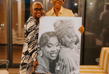 Roseline Layo offre un hommage vibrant à Angélique Kidjo à Abidjan avant leur performance au FEMUA 2025