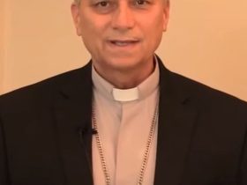 Crédit photo : Image de Leo XIV in 2021 par Vida Católica Mundial, utilisée sous licence Creative Commons Attribution 3.0