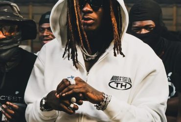 Himra : entre déclaration virale sur Twitter et shopping de luxe, le rappeur affirme son statut