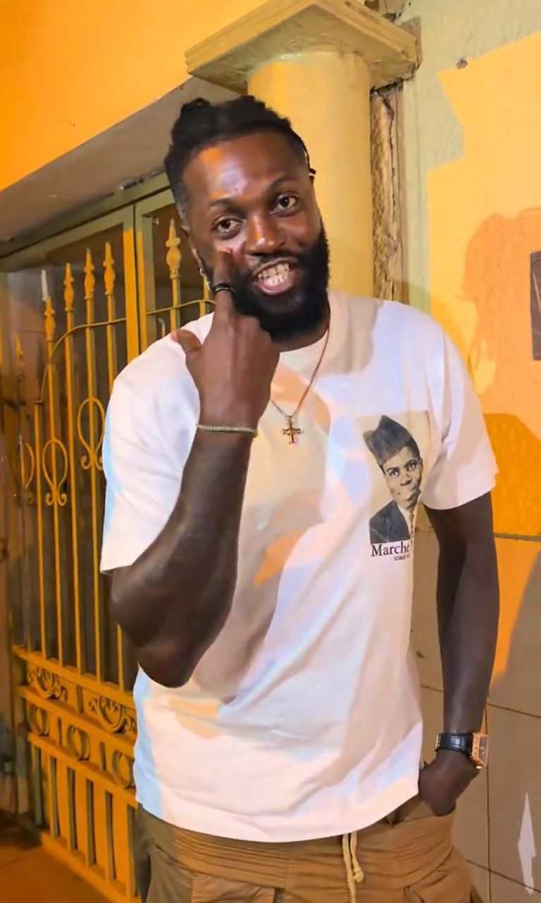 Sheyi Emmanuel Adebayor offre l’une de ses maisons à son frère Rotimi : un geste de réconciliation et de générosité