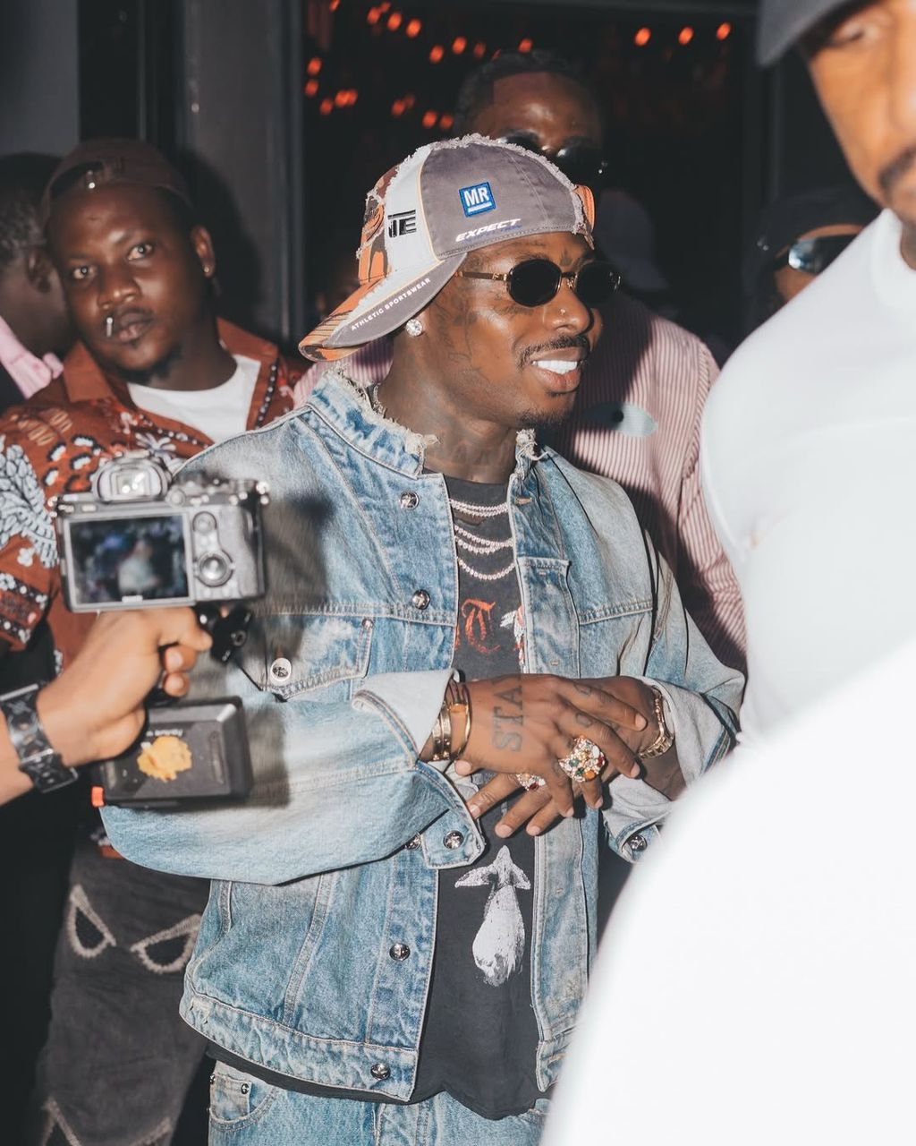 Asake s’offre une nouvelle Mercedes G-Wagon 2026 : la star nigériane impressionne encore les fans